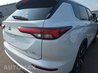 2022 Mitsubishi Outlander SE - miniatura 4