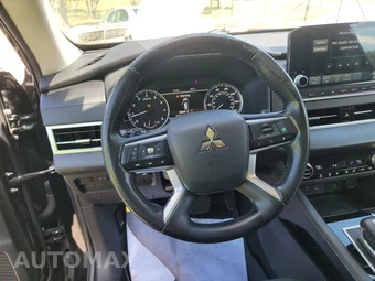 2022 Mitsubishi Outlander SE - miniatura 10