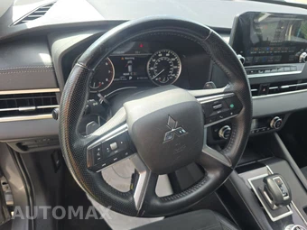 2022 Mitsubishi Outlander SE - miniatura 10