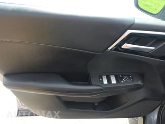2022 Mitsubishi Outlander SE - miniatura 9