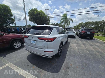 2022 Mitsubishi Outlander SE Launch Edition - miniatura 3
