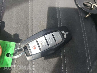 2022 Mitsubishi Outlander SE Launch Edition - miniatura 5