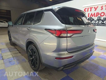 2022 Mitsubishi Outlander SE Launch Edition - miniatura 2