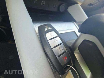 2022 Mitsubishi Outlander SEL - miniatura 8