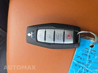 2022 Mitsubishi Outlander SEL - miniatura 5