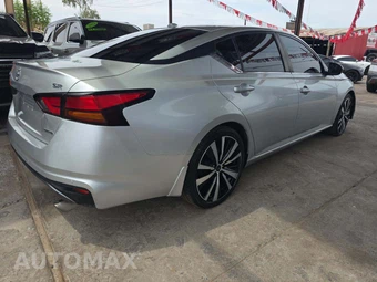 2022 Nissan Altima SR - miniatura 3