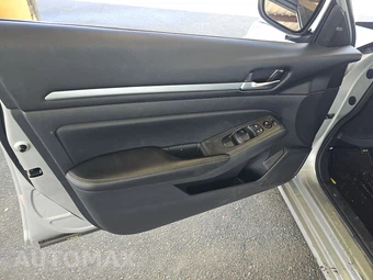 2022 Nissan Altima SV – miniatura 9