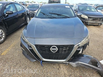 2022 Nissan Altima SV - miniatura 2
