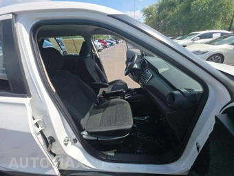 2022 Nissan Kicks S - miniatura 15
