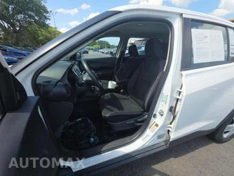2022 Nissan Kicks S - miniatura 3
