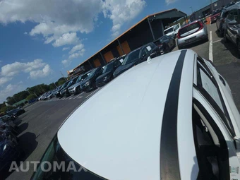 2022 Nissan Kicks S - miniatura 9
