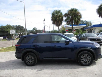 2022 Nissan Pathfinder S – miniatura 5