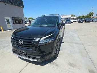 2022 Nissan Pathfinder SL