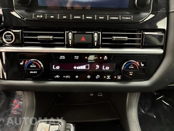 2022 Nissan Pathfinder SL - miniatura 16