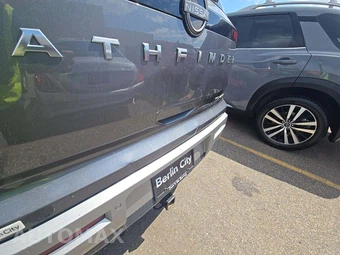 2022 Nissan Pathfinder SL - miniatura 23