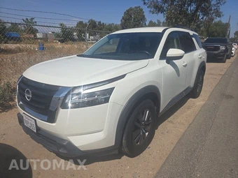 2022 Nissan Pathfinder SV
