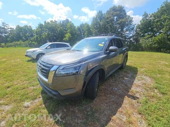 2022 Nissan Pathfinder SV