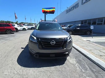 2022 Nissan Pathfinder SV – miniatura 2