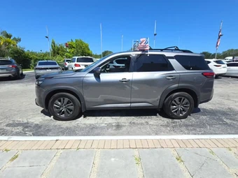 2022 Nissan Pathfinder SV – miniatura 3