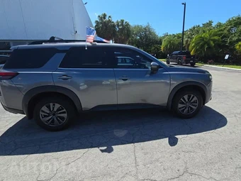 2022 Nissan Pathfinder SV – miniatura 5