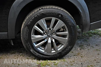 2022 Nissan Pathfinder SV - miniatura 8