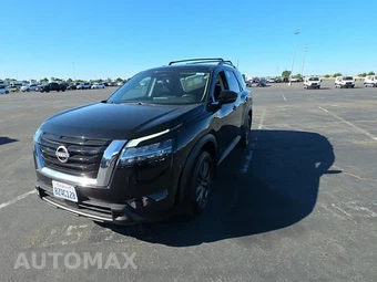 2022 Nissan Pathfinder SV