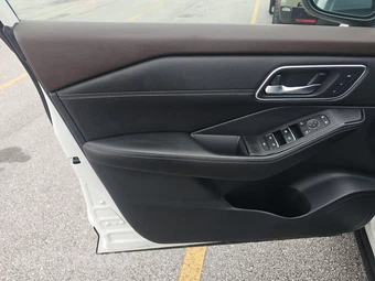 2022 Nissan Rogue Platinum - miniatura 9