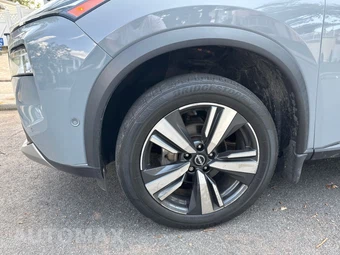2022 Nissan Rogue Platinum - miniatura 3