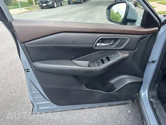 2022 Nissan Rogue Platinum - miniatura 4