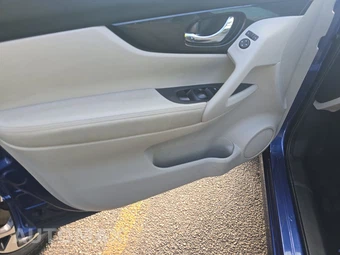 2022 Nissan Rogue Sport SV - miniatura 9