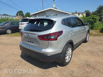 2022 Nissan Rogue Sport SV - miniatura 3