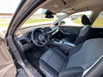 2022 Nissan Rogue SV - miniatura 10