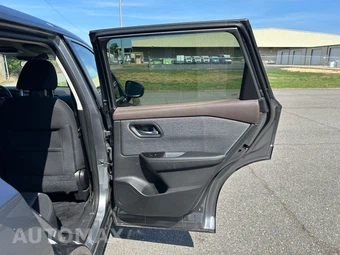 2022 Nissan Rogue SV - miniatura 17
