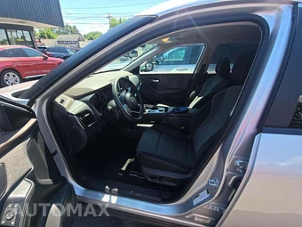 2022 Nissan Rogue SV – miniatura 6