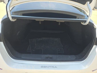 2022 Nissan Sentra SR - miniatura 16