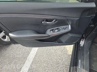 2022 Nissan Sentra SR – miniatura 9