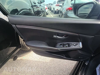 2022 Nissan Sentra SR - miniatura 9
