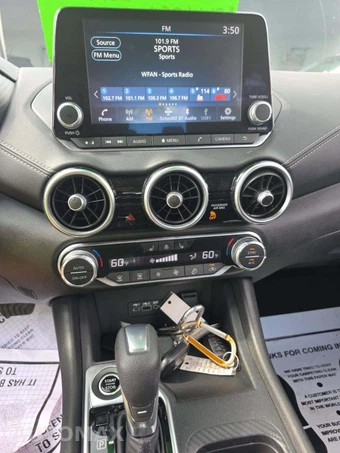 2022 Nissan Sentra SV - miniatura 10