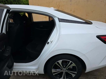 2022 Nissan Sentra SV - miniatura 7