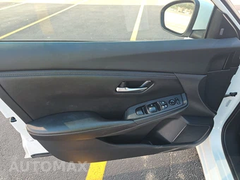 2022 Nissan Sentra SV – miniatura 9