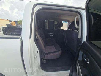 2022 Nissan TITAN SV Crew Cab Short Bed - miniatura 17