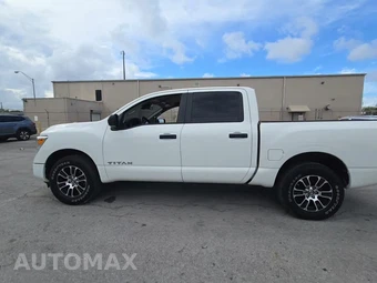 2022 Nissan TITAN SV Crew Cab Short Bed - miniatura 3