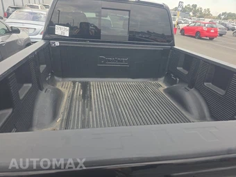 2022 Nissan TITAN SV Crew Cab Short Bed – miniatura 17