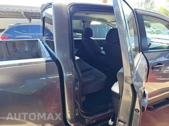 2022 Nissan TITAN SV Crew Cab Short Bed – miniatura 16