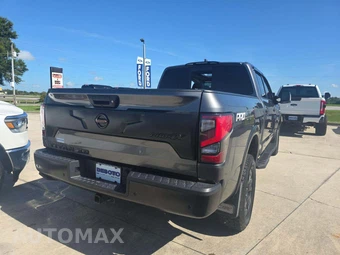 2022 Nissan TITAN XD PRO-4X Crew Cab Medium Bed – miniatura 3