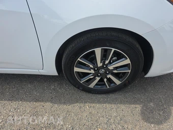 2022 Nissan Versa SV – miniatura 9