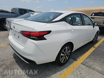 2022 Nissan Versa SV – miniatura 4