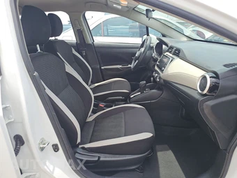 2022 Nissan Versa SV – miniatura 8