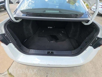 2022 Nissan Versa SV – miniatura 10