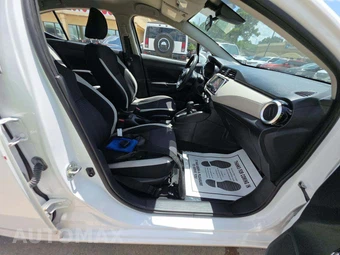 2022 Nissan Versa SV – miniatura 14